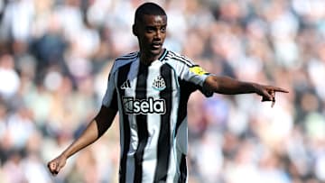 Alexander Isak va connaître ses édbuts avec Liverpool.