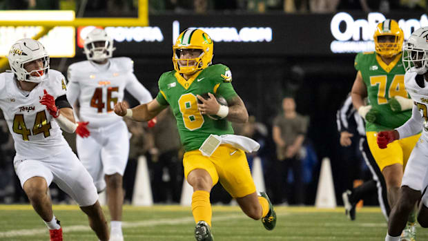 Oregon quarterback Dillon Gabriel carries the ball as the Oregon Ducks host the Maryland Terrapins at Autzen Stadium