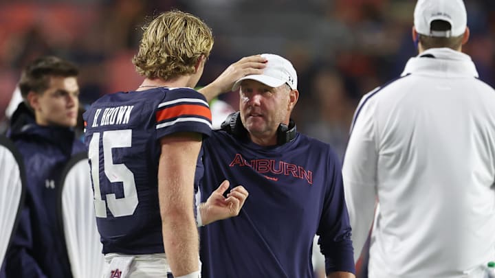 Auburn Tigers head coach Hugh Freeze talks with quarterback Hank Brown (15) during the fourth quarter against the New Mexico Lobos 