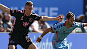El alemán Julian Gressel y el irlandés Kevin O'Toole durante la temporada 2024 de la MLS