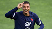 Kylian Mbappé à l'échauffement avant le match PSG-Monaco.