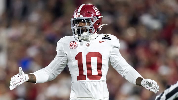 Dec 19, 2025; Norman, OK, USA; Alabama Crimson Tide linebacker Justin Jefferson (10) against the Oklahoma Sooners during the CFP National Playoff First Round at Gaylord Family Oklahoma Memorial Stadium. Mandatory Credit: Mark J. Rebilas-Imagn Images