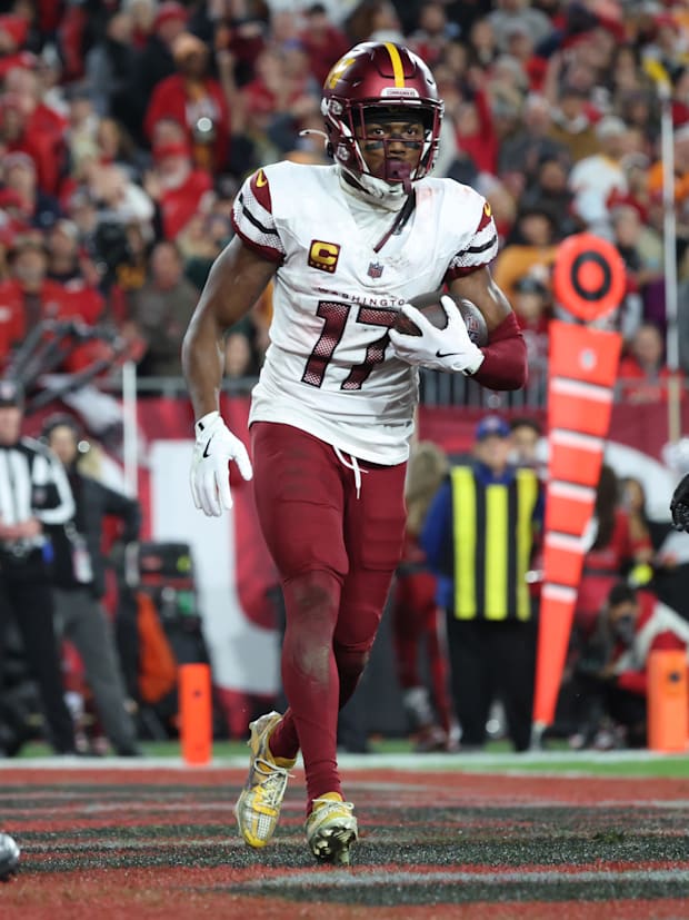 Washington Commanders wide receiver Terry McLaurin (17).