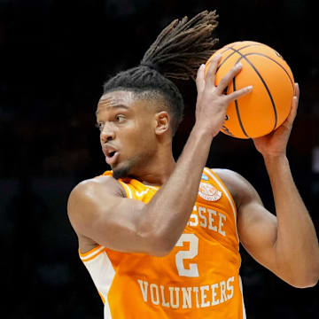 Houston Cougars guard Emanuel Sharp (21) guards Tennessee Volunteers guard Chaz Lanier (2) during the first half of a game Sunday, March 30, 2025, during the Elite Eight round of the NCAA March Madness tournament at Lucas Oil Stadium in Indianapolis. Houston defeated Tennessee 69-50.