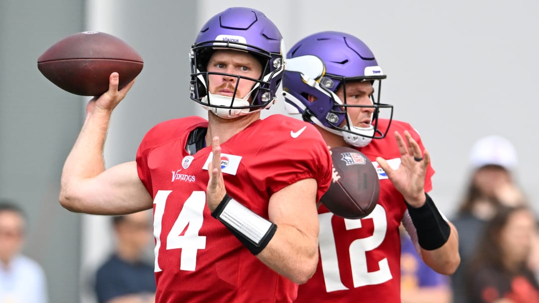 Minnesota Vikings QBs Sam Darnold and Nick Mullens