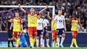 Les Sang et Or, fair-play envers les Violets.