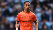 Omari Hutchinson bleibt wohl bei Ipswich Town.