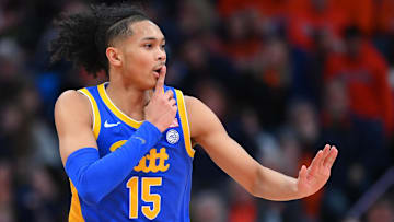 Pittsburgh Panthers guard Jaland Lowe (15)
