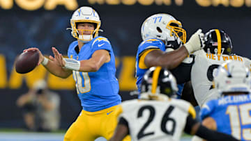 In the Sunday Night NFL game Justin Herbert threw for 220 yards and a touchdown, leading the Chargers to a 25-10 win over Aaron Rodgers and the Steelers to reach 7-3.