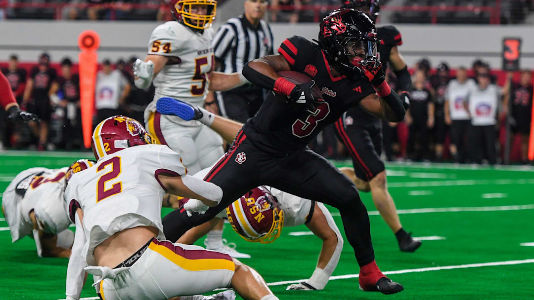 South Dakota running back Charles Pierre Jr. (3)
