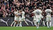 Il Milan festeggia un gol di Giroud