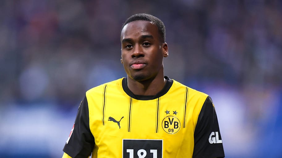 Jamie Gittens in action for Borussia Dortmund.