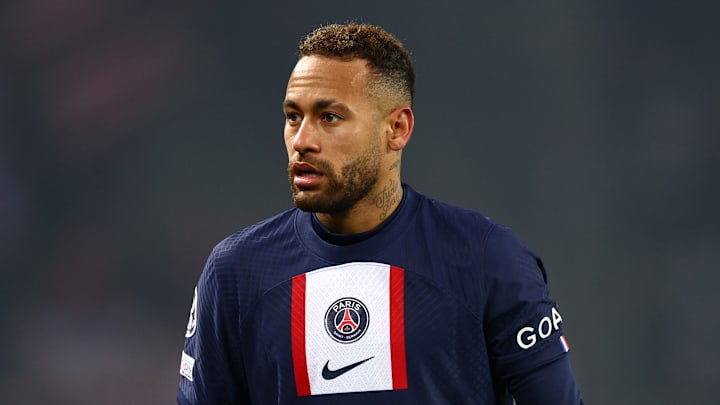 Neymar sera en retard pour la reprise de l'entraînement Neymar sera en retard pour la reprise de l'entraînement