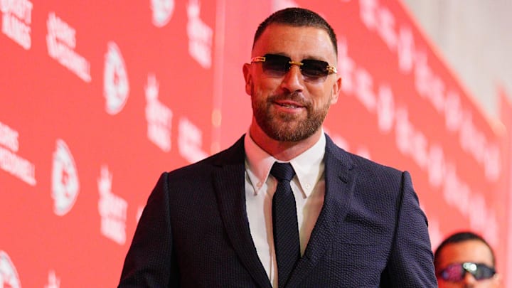 Travis Kelce's suit had NFL fans making jokes on Sunday.