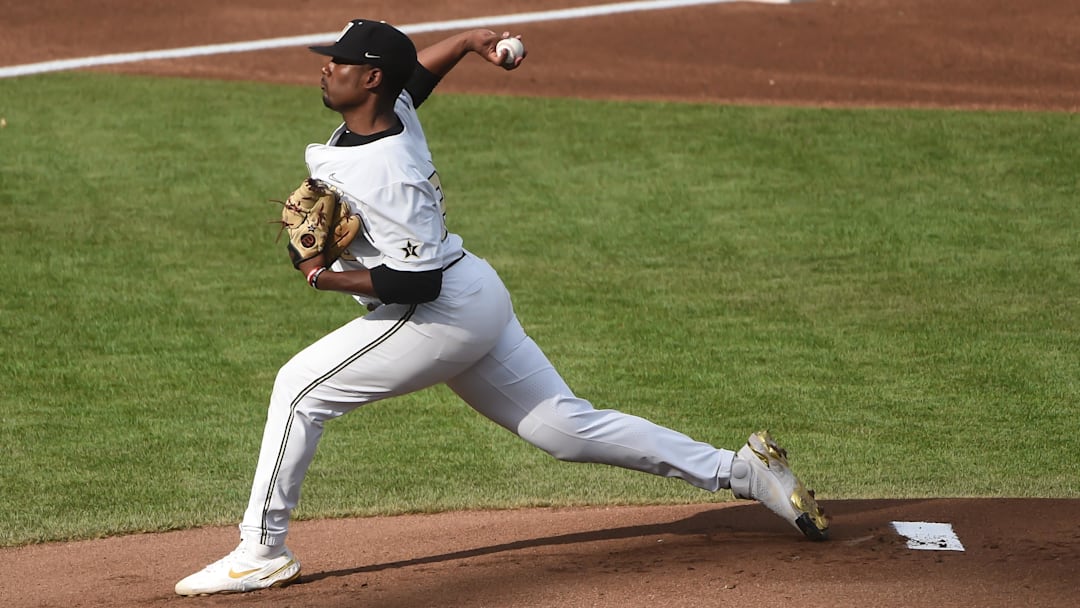 Kumar Rocker pitches for the Vanderbilt Commodores against the Mississippi St. Bulldogs.