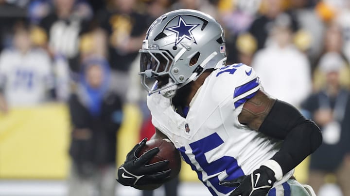 Dallas Cowboys running back Ezekiel Elliott