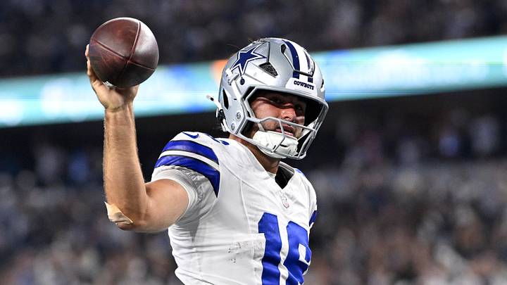 Dallas Cowboys quarterback Sam Howell (16)