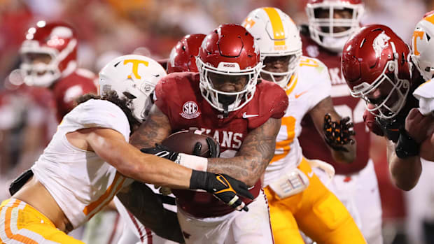 Arkansas Razorbacks running back Ja'Quinden Jackson (22) rushes in the second quarter against the Tennessee Volunteers.
