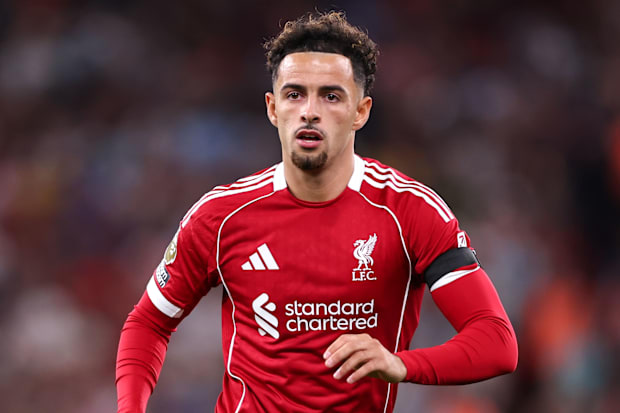 กองกลางลิเวอร์พูล เคอร์ติส โจนส์