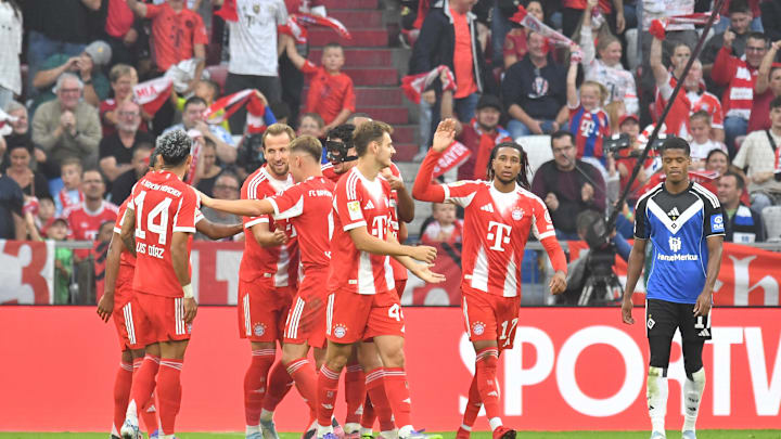 Bayern Munich players in action against Hamburger SV.