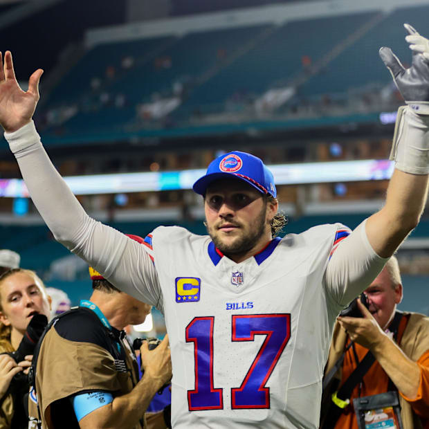  quarterback Josh Allen (17)