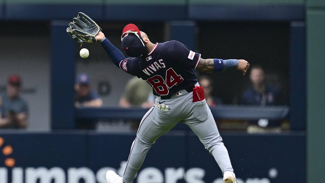 May 27, 2026; Cleveland, Ohio, USA; Washington Nationals second baseman Jorbit Vivas (84) misplays a ball hit by Cleveland Guardians third baseman Daniel Schneemann (not pictured) during the fourth inning at Progressive Field. Mandatory Credit: David Dermer-Imagn Images