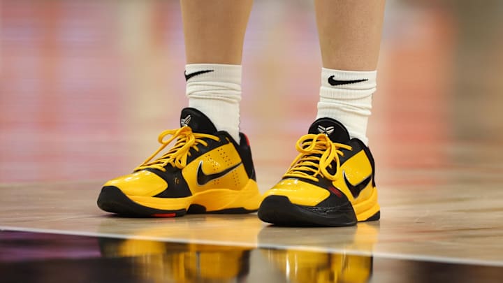 ファッションなデザイン Nike in Iowa to Returns Clark Caitlin Kobe  5 シューズ(男性用)