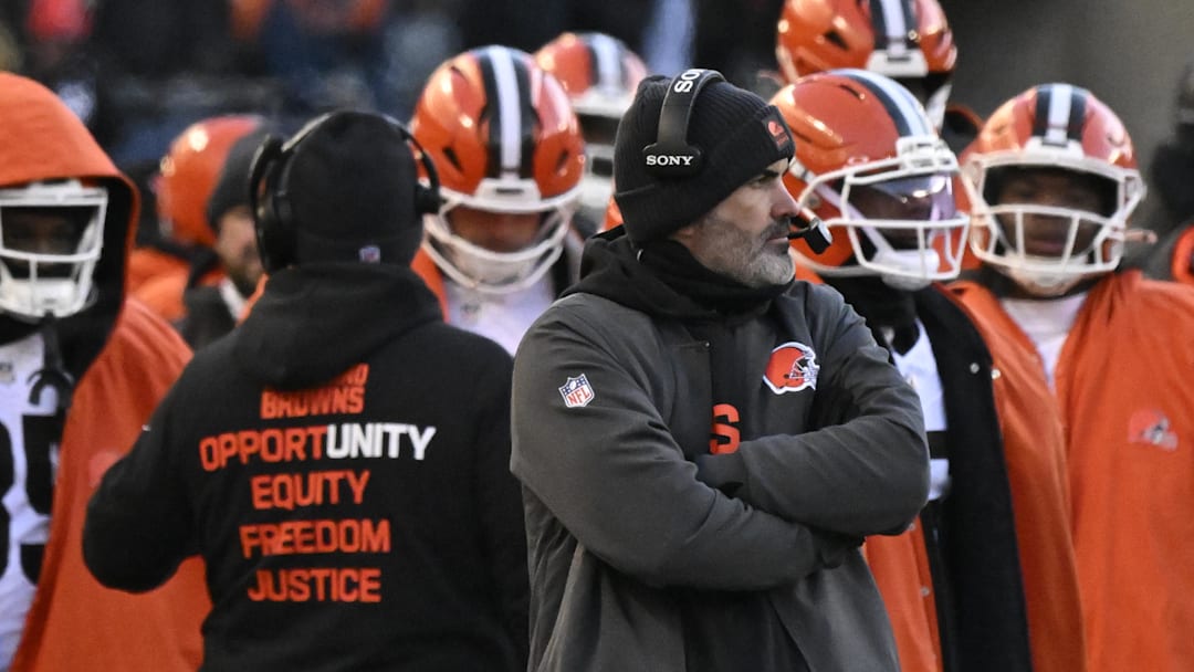 Dec 14, 2025; Chicago, Illinois, USA; Cleveland Browns head coach Kevin Stefanski looks on during the fourth quarter against the Chicago Bears at Soldier Field. Mandatory Credit: Matt Marton-Imagn Images Dec 14, 2025; Chicago, Illinois, USA; Cleveland Browns head coach Kevin Stefanski looks on during the fourth quarter against the Chicago Bears at Soldier Field. Mandatory Credit: Matt Marton-Imagn Images