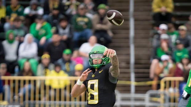 Oregon quarterback Dillon Gabriel throws the ball during the Oregon Ducks’ Spring Game 