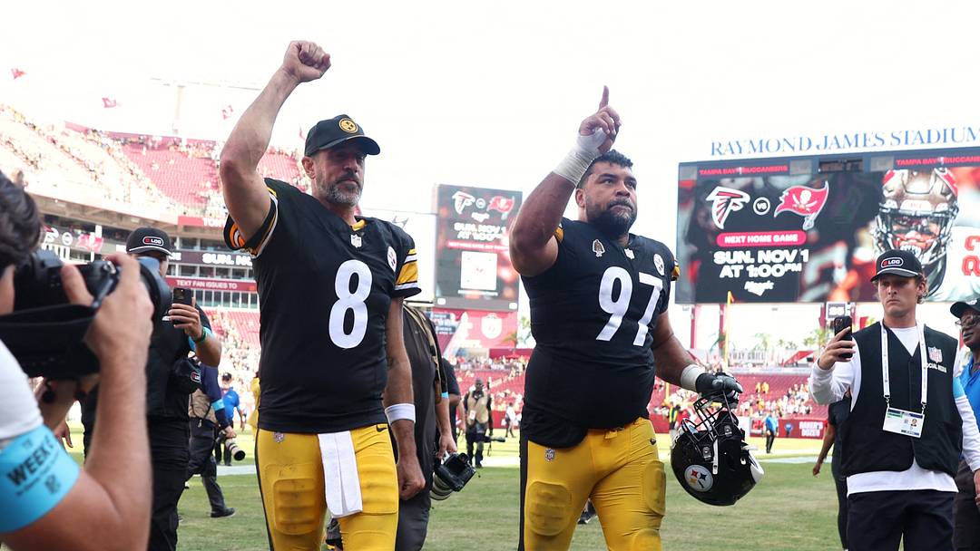Aaron Rodgers and Cameron Heyward celebrate after the game against the Tampa Bay Buccaneers.