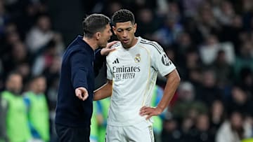 Jude Bellingham (r.) mit seinem nun Ex-Coach Xabi Alonso