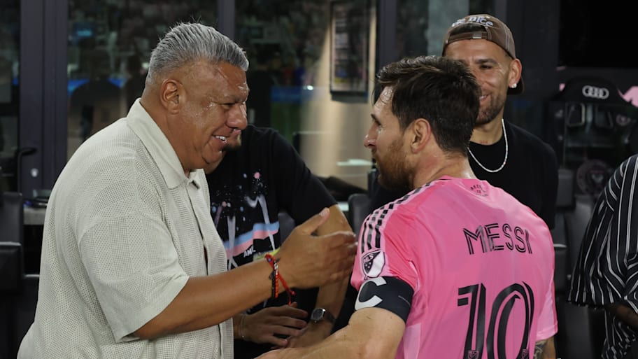 AFA president Claudio Tapia (left) and Lionel Messi.