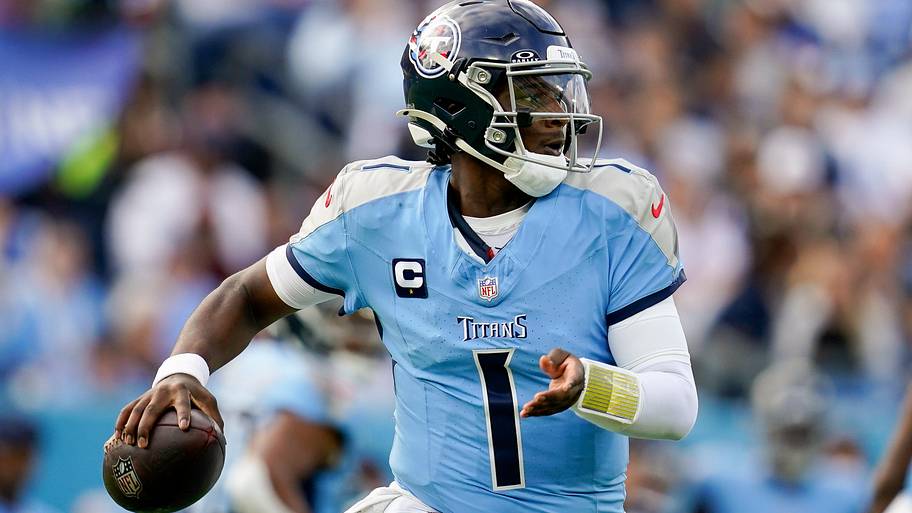 Tennessee Titans quarterback Cam Ward