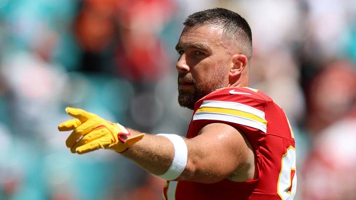 Kansas City Chiefs tight end Travis Kelce (87) pointing