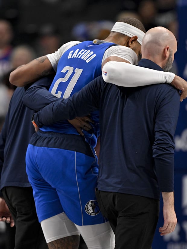 Dallas Center Mavericks Daniel Gafford is helping the court 