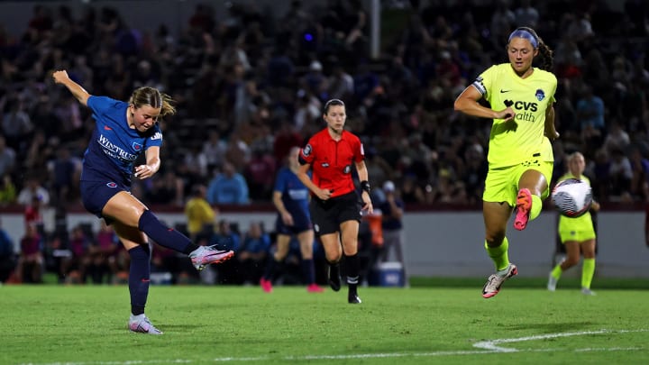 Jul 31, 2024; Richmond, VA, USA; Chicago Red Stars midfielder Sarah Griffith (15) shoots the ball and scores during the second half against the Washington Spirit in the NWSL Summer Cup Tournament at City Stadium. Mandatory Credit: Peter Casey-USA TODAY Sports