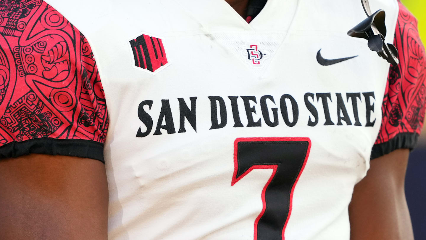 San Diego State Shuts Out Stony Brook 42-0 Season Opener