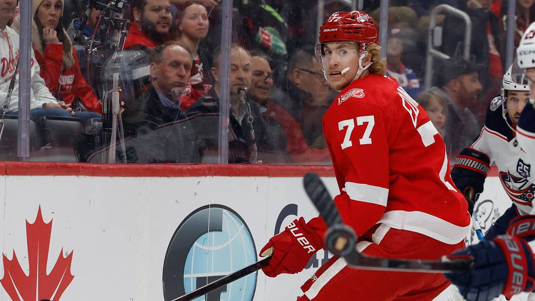 Detroit Red Wings defenseman Simon Edvinsson (77). Credit: Rick Osentoski-Imagn Images Detroit Red Wings defenseman Simon Edvinsson (77). Credit: Rick Osentoski-Imagn Images