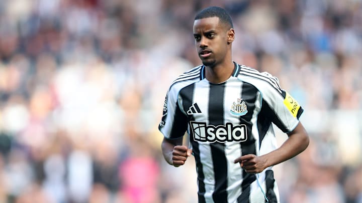 Alexander Isak verlässt Newcastle nach einer langen Transferposse Alexander Isak verlässt Newcastle nach einer langen Transferposse