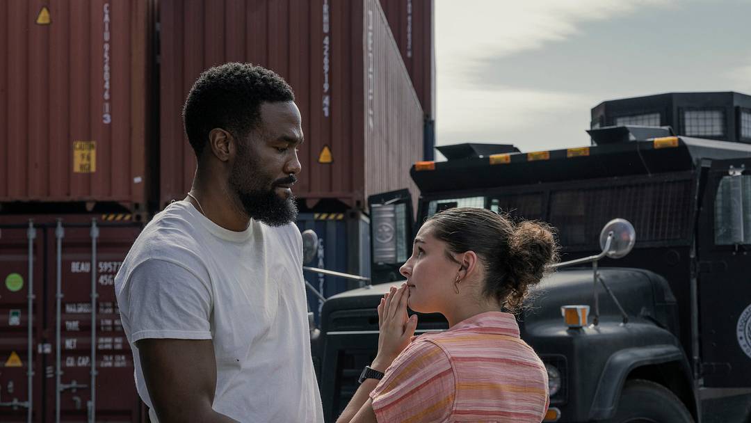 (L to R) Yahya Abdul-Mateen II as John Creasy and Billie Boullet as Poe Rayburn in Episode 106 of Man on Fire