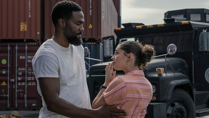 (L to R) Yahya Abdul-Mateen II as John Creasy and Billie Boullet as Poe Rayburn in Episode 106 of Man on Fire