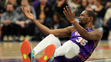 Phoenix Suns forward Kevin Durant (35) reacts against the Sacramento Kings during the first half at Footprint Center.