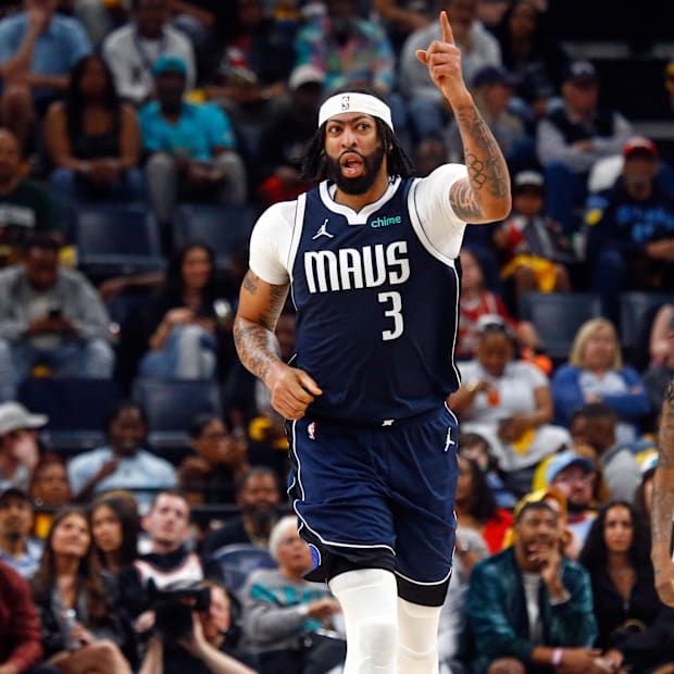Dallas Mavericks forward Anthony Davis