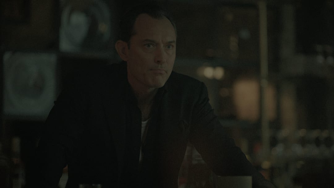 Black Rabbit. Jude Law as Jake in episode 101 of Black Rabbit
