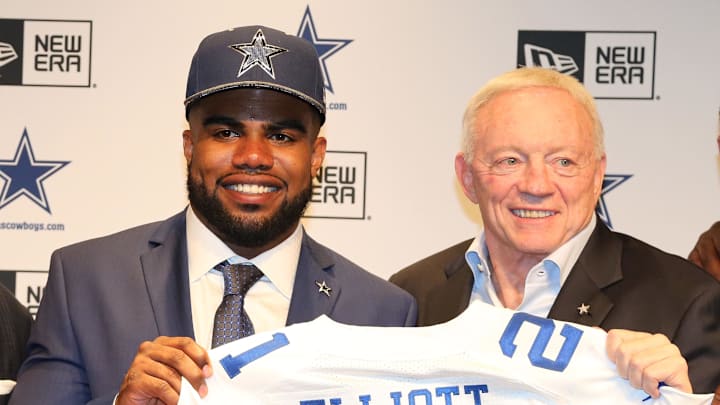 Ezekiel Elliott and Jerry Jones after Elliott was drafted in 2016. 