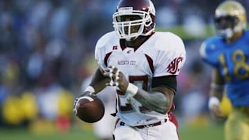 Erik Coleman runs with the ball.