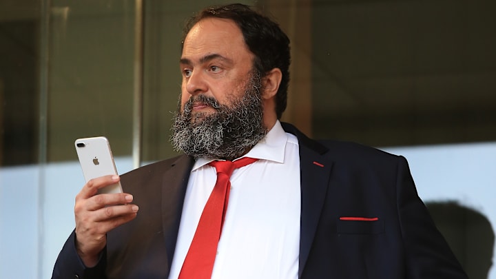 Marinakis mücadeleyi tribünden takip ediyor. Marinakis mücadeleyi tribünden takip ediyor.