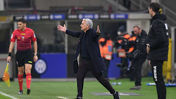 Capello chỉ trích cách quản lý của Mourinho
