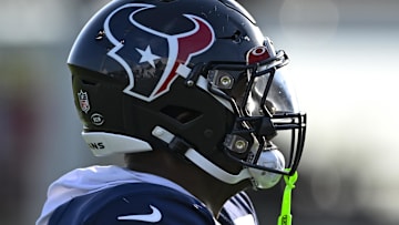 Houston Texans running back Dameon Pierce (31) catches a pass during training camp at the Texans' practice facility. 