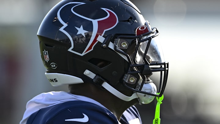 Houston Texans running back Dameon Pierce (31) catches a pass during training camp at the Texans' practice facility. 